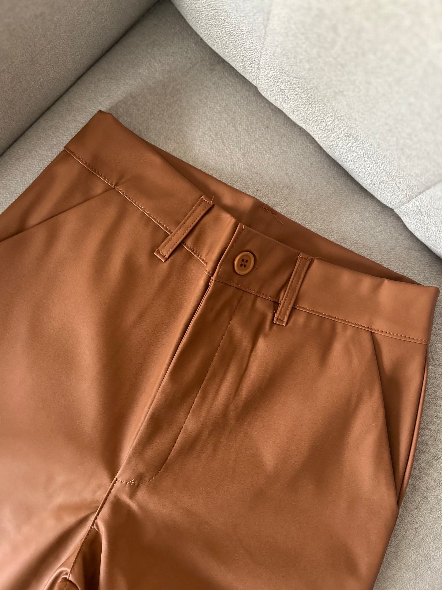 Pantalón cuerina Kylie marrón